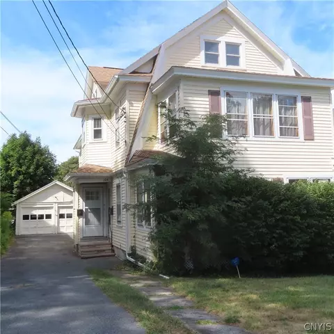 105-107 Twin Hills Dr, Syracuse, NY 13207