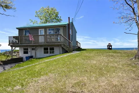 43 N Rainbow Shores Rd, Pulaski, NY 13142