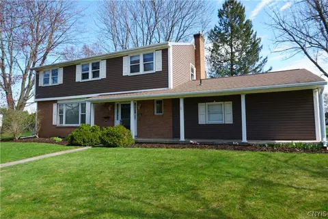 5525 Topsfield Ln, Clay, NY 13041