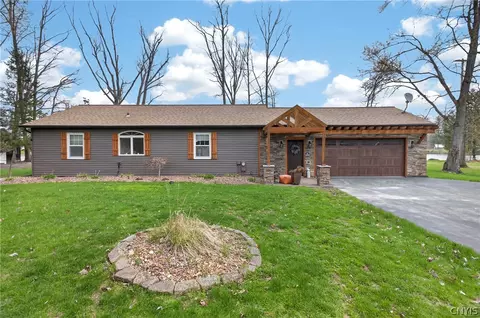 131 Aldrich Ln, Schroeppel, NY 13132