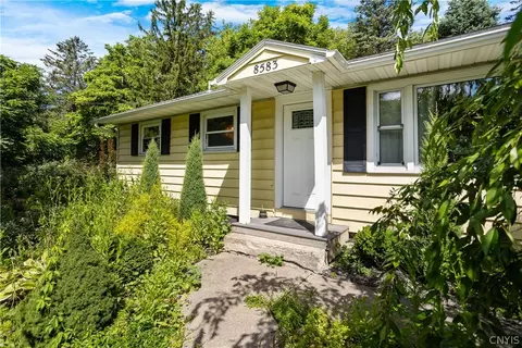 8583 Green Lakes Rd, Fayetteville, NY 13066