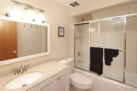 Bath - 5160 Leverett Ln, Fayetteville, NY 13066 photo 4 of 4