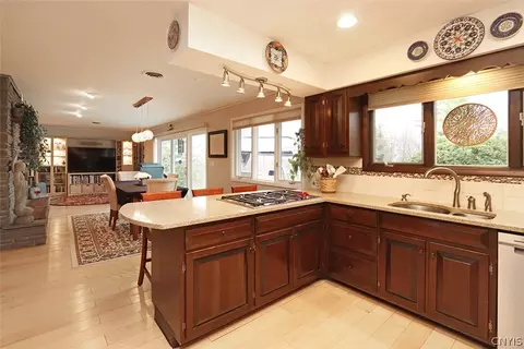 Kitchen - 5160 Leverett Ln, Fayetteville, NY 13066 photo 4 of 6