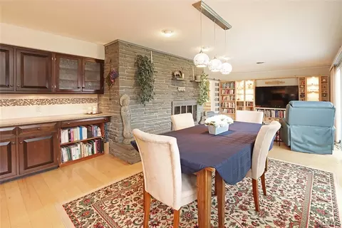 Dining - 5160 Leverett Ln, Fayetteville, NY 13066 photo 4 of 4