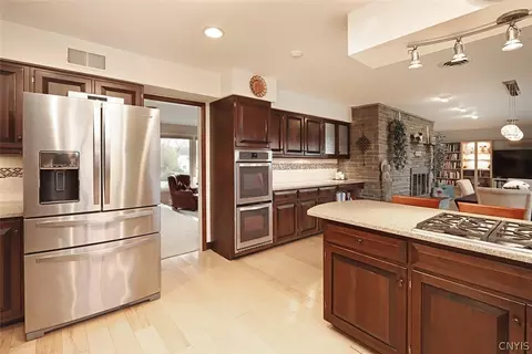 Kitchen - 5160 Leverett Ln, Fayetteville, NY 13066 photo 5 of 6