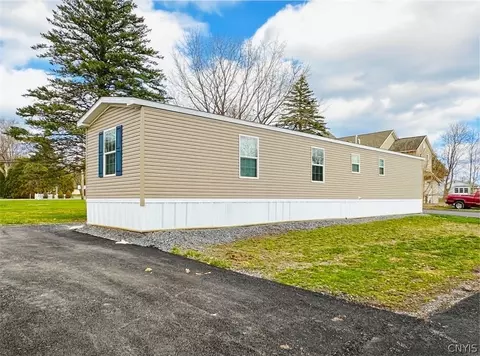 608 Kilkenny Dr, Utica, NY 13502