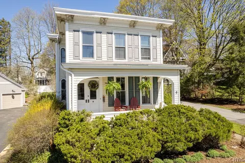 6 W Elizabeth St, Skaneateles, NY 13152