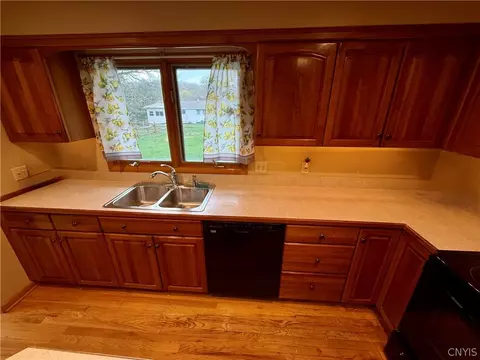 Kitchen - 105 Easterly Ter, Syracuse, NY 13214 photo 2 of 9