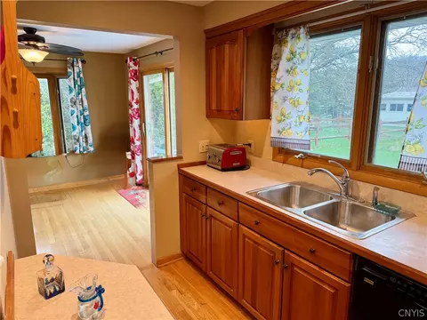 Kitchen - 105 Easterly Ter, Syracuse, NY 13214 photo 7 of 9