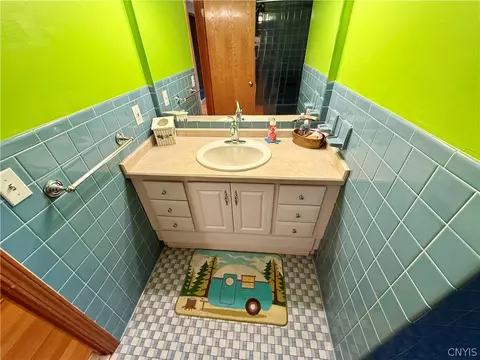 Bath - 105 Easterly Ter, Syracuse, NY 13214 photo 5 of 6