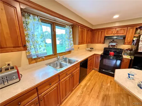Kitchen - 105 Easterly Ter, Syracuse, NY 13214 photo 9 of 9