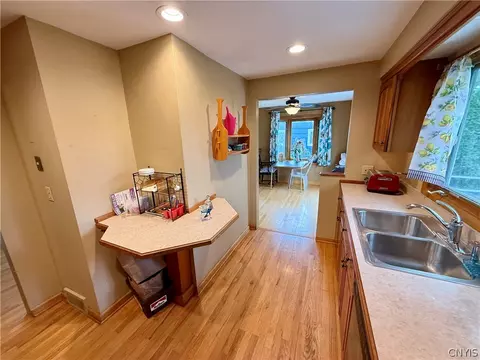 Kitchen - 105 Easterly Ter, Syracuse, NY 13214 photo 6 of 9