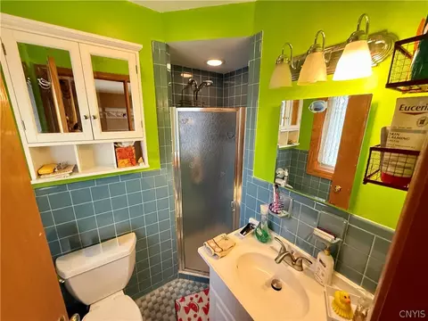Bath - 105 Easterly Ter, Syracuse, NY 13214 photo 2 of 6