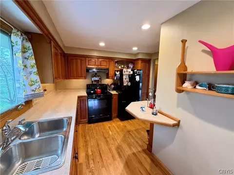Kitchen - 105 Easterly Ter, Syracuse, NY 13214 photo 8 of 9