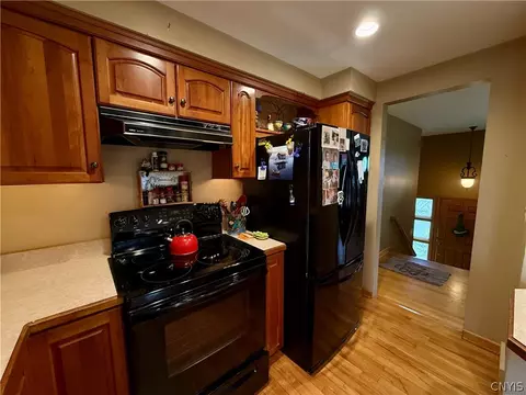 Kitchen - 105 Easterly Ter, Syracuse, NY 13214 photo 4 of 9