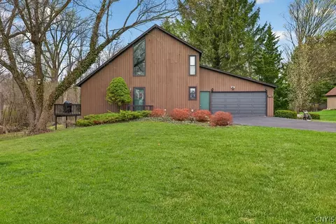 4425 Belleflower Cir, Onondaga, NY 13215