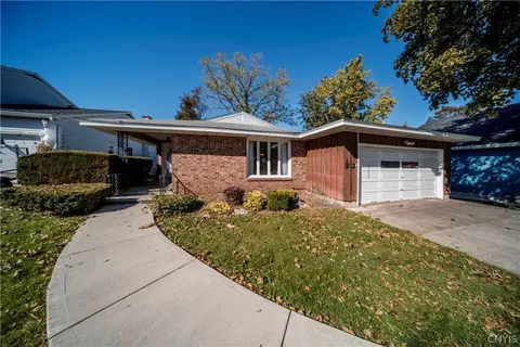 110 Bellshire Ln, Syracuse, NY 13208