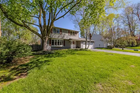 7618 Sandy Ln, Syracuse, NY 13212