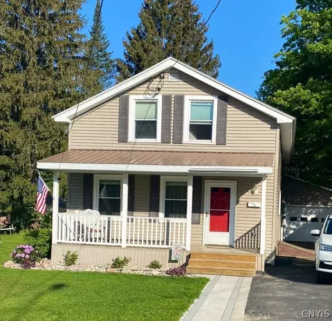 13 Church St, Pulaski, NY 13142