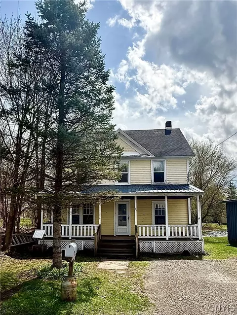 24 Clyde St, Earlville, NY 13332