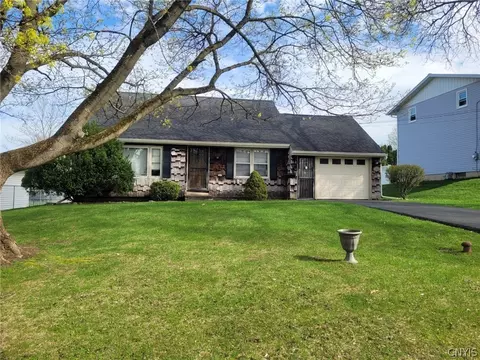 114 Skyview Dr, Salina, NY 13088
