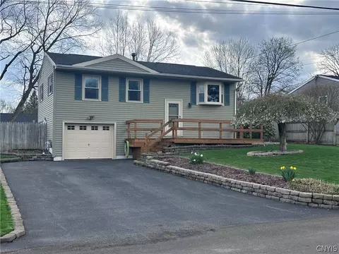 117 Daywood Dr, Van Buren, NY 13027