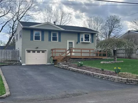 117 Daywood Dr, Van Buren, NY 13027