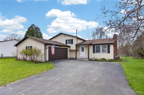 8491 Torchwood Ln, Cicero, NY 13039