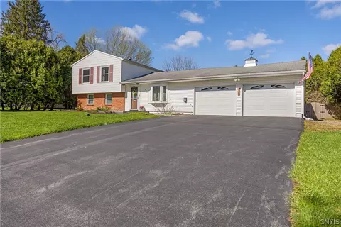 202 Resseguie Dr, Van Buren, NY 13209