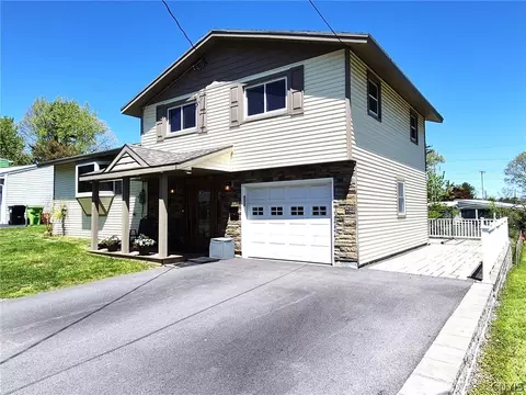112 Primrose Ln, Salina, NY 13212