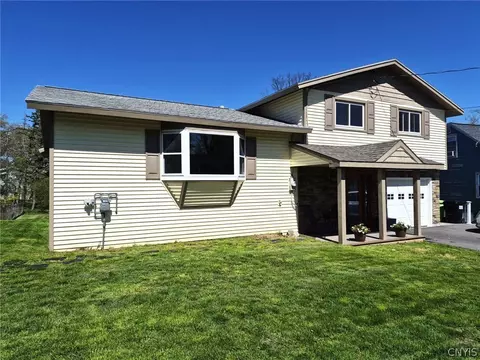 112 Primrose Ln, Salina, NY 13212