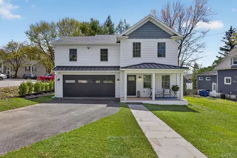26 Elizabeth St, Skaneateles, NY 13152