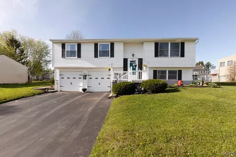 4053 Winterpark Dr, Liverpool, NY 13090