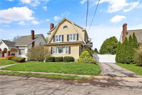 210 Willumae Dr, Syracuse, NY 13208