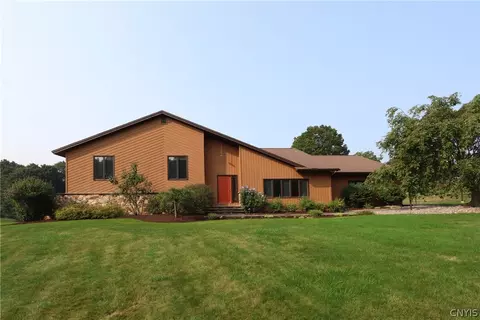 5002 Saddlebrook Dr, Fayetteville, NY 13066