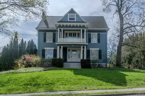10 Brattle Rd, Syracuse, NY 13203