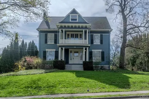 10 Brattle Rd, Syracuse, NY 13203