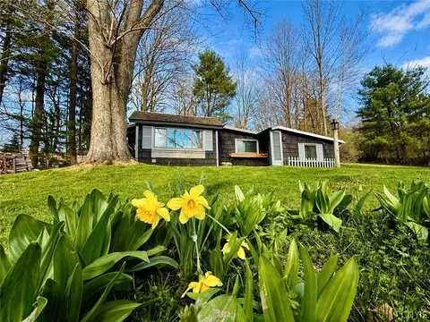 4016 East Rd, Cazenovia, NY 13035