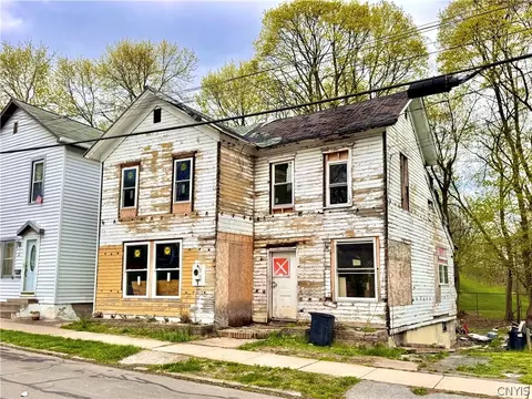 20 Venice St, Auburn, NY 13021