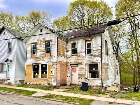 20 Venice St, Auburn, NY 13021