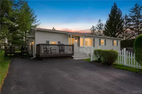 24 Saint Anthony St, Auburn, NY 13021