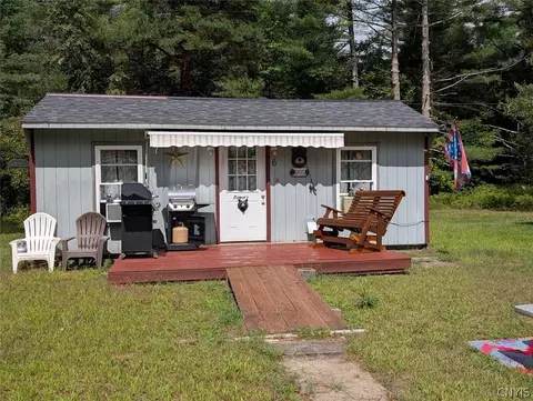 6 Shaw Rd, Edwards, NY 13635