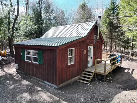 9589 Hopkins Rd, Camden, NY 13316