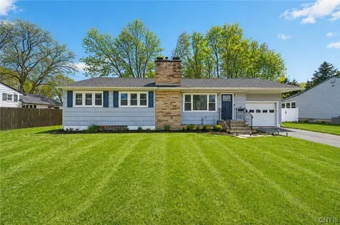 608 Forest Dr, Syracuse, NY 13212