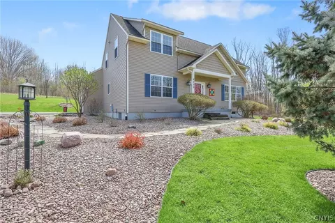 4350 Oak Orchard Rd, Clay, NY 13041
