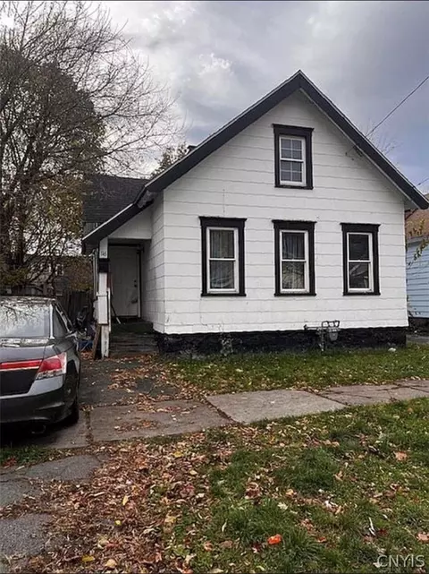 116 Knaul St, Syracuse, NY 13203
