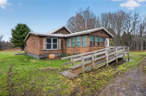 432 Kipp Rd, Parish, NY 13131