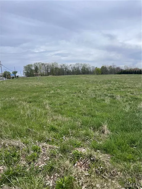 8030 Seneca Tpke, New Hartford, NY 13323