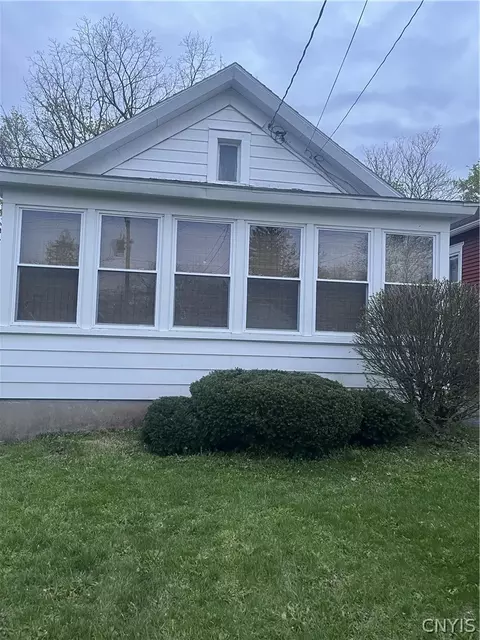 928 Kirkpatrick St N, Syracuse, NY 13208