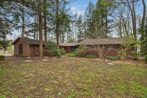 4285 Balcomb Mill Cir, Onondaga, NY 13215